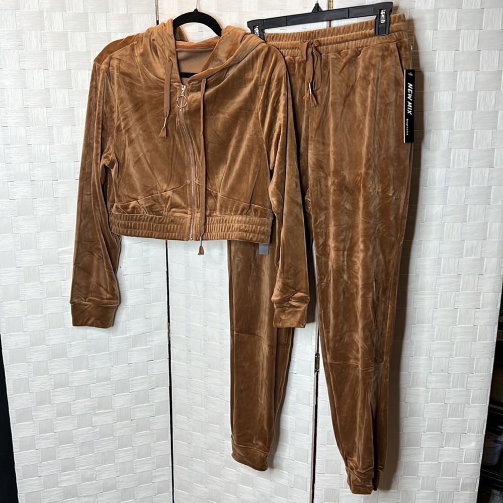 Brown Velour Jogger Set With Crop Hoodie - Picture 6 of 10